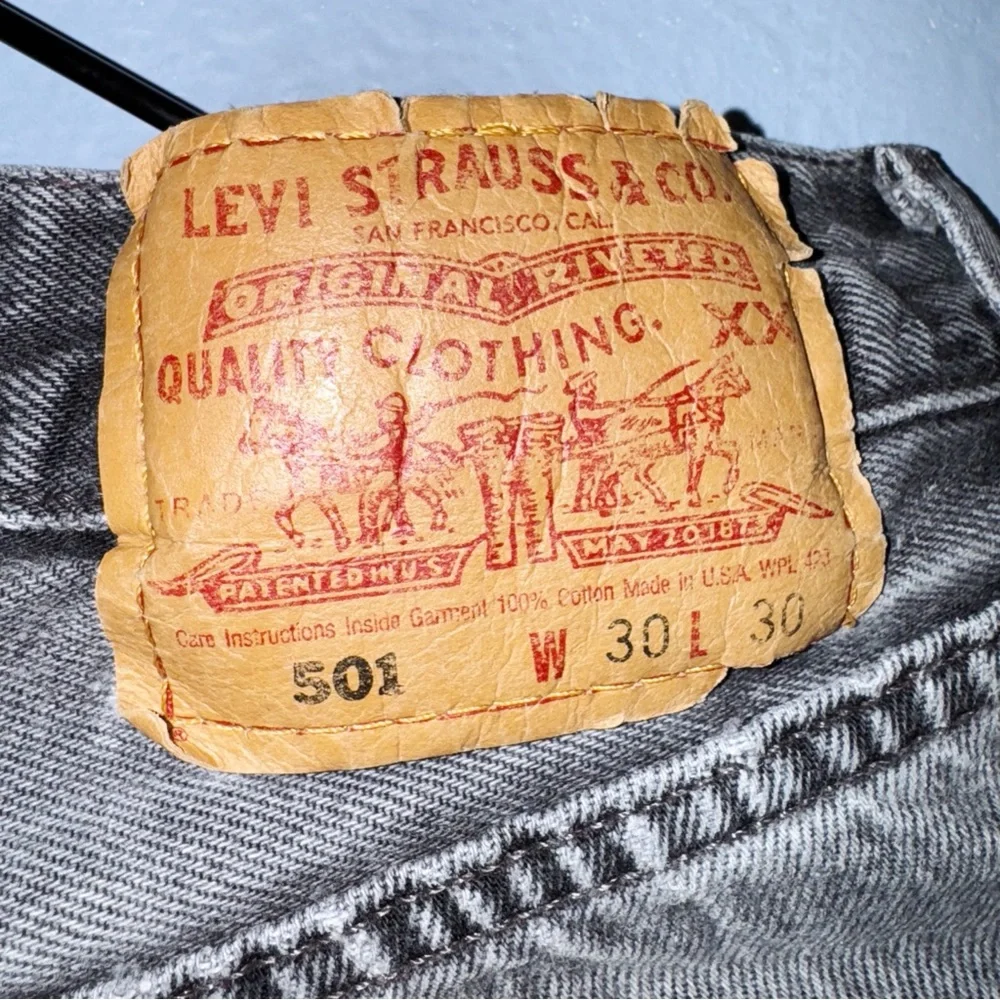 Levi’s 501 90s Vintage grunge faded Jeans Size 30/ 27” - Picture 6 of 13